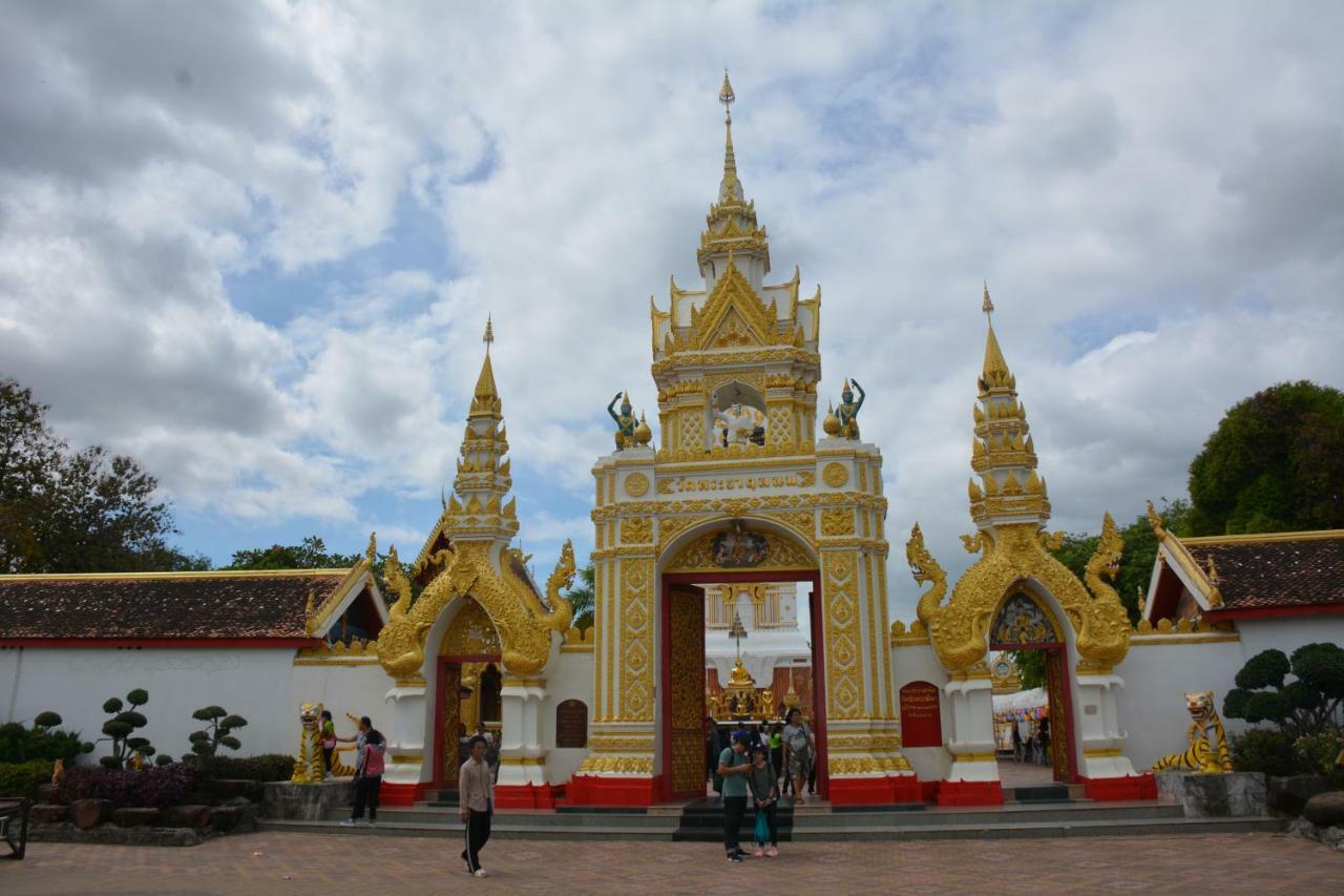 Baan Sabaijai Resort That Phanom Luaran gambar